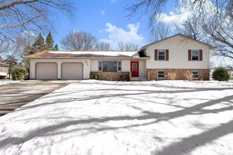 475 Oakwood Ln, Owatonna, MN 55060