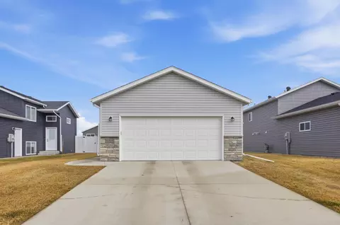 6769 70th Ave S, Horace, ND 58047