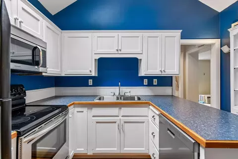 Kitchen - 248 Center St, Excelsior, MN 55331 photo 2 of 3