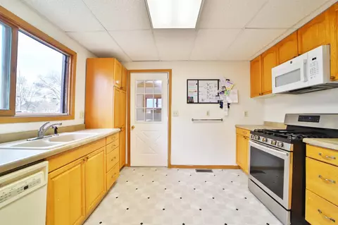 Kitchen - 319 2nd Ave NE, Brainerd, MN 56401 photo 4 of 4