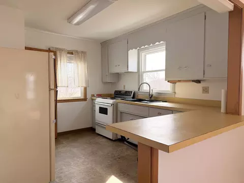 Kitchen - 1968 River Rd, Windom, MN 56101 photo 1 of 4