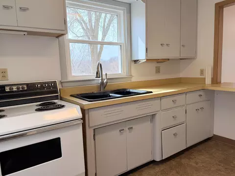Kitchen - 1968 River Rd, Windom, MN 56101 photo 3 of 4