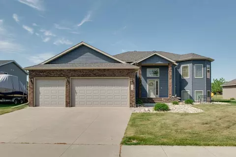 1610 42nd Ave S, Moorhead, MN 56560