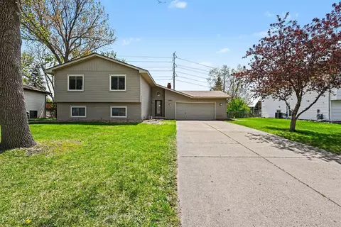 10755 Maple Valley Dr, Maple Grove, MN 55369