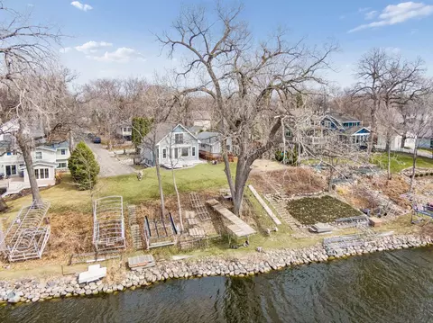 1728 Finch Ln, Mound, MN 55364