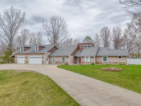 33107 Chippewa Dr, Grand Rapids, MN 55744