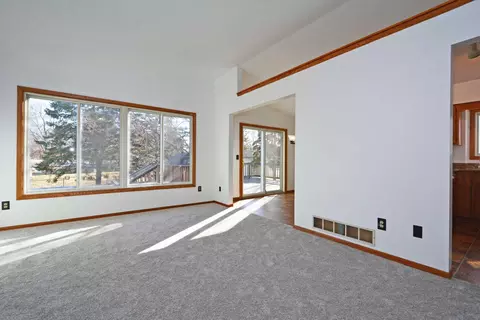 7581 23rd St N, Oakdale, MN 55128