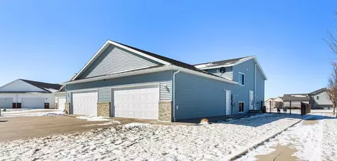 1101 39th Ave S, Moorhead, MN 56560
