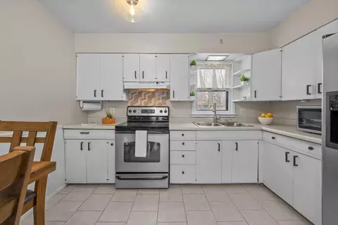 Kitchen - 3122 Drury Ln, Mound, MN 55364 photo 2 of 2
