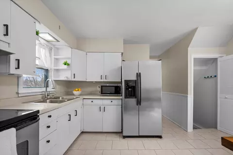 Kitchen - 3122 Drury Ln, Mound, MN 55364 photo 1 of 2