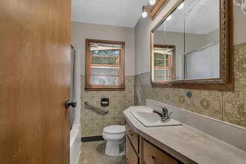 Bath - 1017 7th Ave S, Saint Cloud, MN 56301 photo 1 of 1