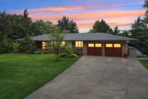 15753 Cedar Ridge Rd, Eden Prairie, MN 55347