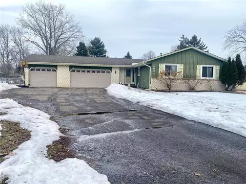 8024 Vincent Cir N, Brooklyn Park, MN 55444