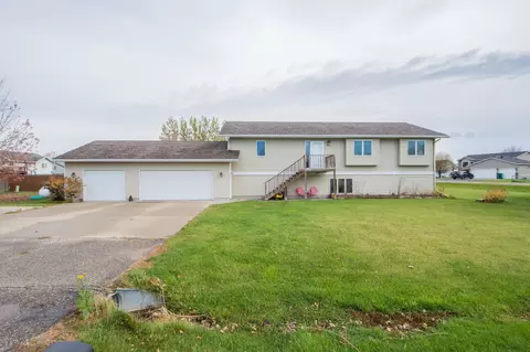 421 Lind Blvd, Harwood, ND 58042