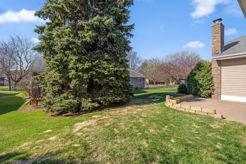 Exterior - 3 Oak Leaf Ln, Circle Pines, MN 55014 photo 5 of 9