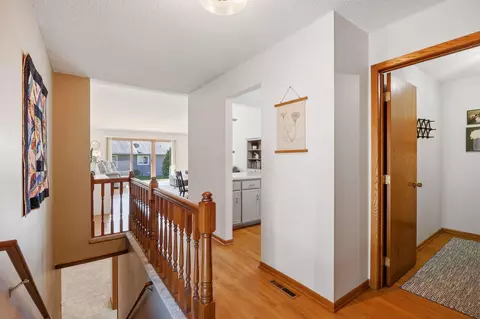 Entry Way - 3 Oak Leaf Ln, Circle Pines, MN 55014 photo 2 of 2