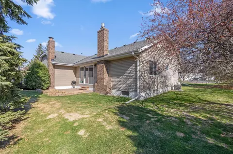 Exterior - 3 Oak Leaf Ln, Circle Pines, MN 55014 photo 4 of 9