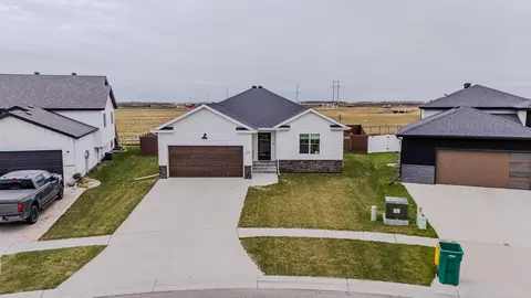 1142 Albert Ct W, West Fargo, ND 58078