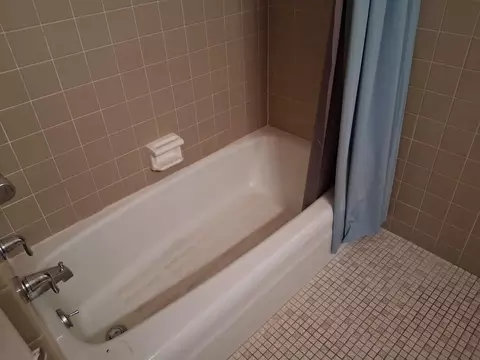 Bath - 1340 9th Ave S #308, Saint Cloud, MN 56301 photo 2 of 3