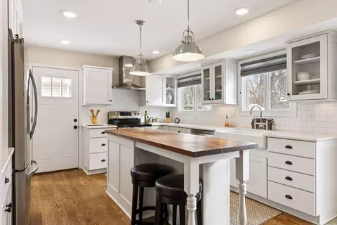 1516 Boone Ave N, Golden Valley, MN 55427