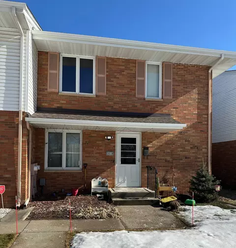 2010 Arkwright St, Maplewood, MN 55117