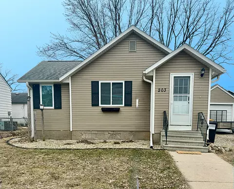 203 1st St NW, Dodge Center, MN 55927
