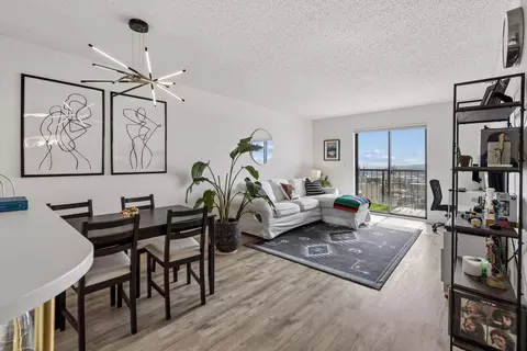 78 10th St E #2408, Saint Paul, MN 55101