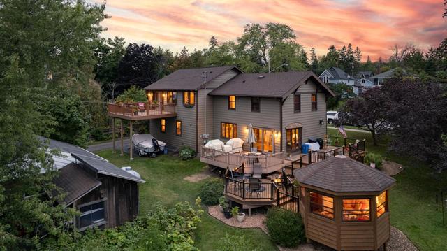 4 Lakeside Ct, Duluth, MN 55804