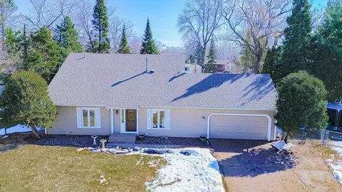 129 Tamarack Ct, Stillwater, MN 55082