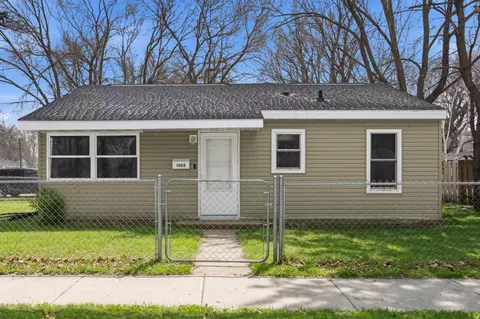 1502 5th Ave N, Moorhead, MN 56560