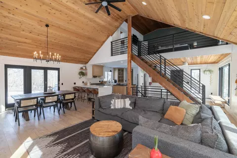 20801 Fern Dr, Lakeville, MN 55044