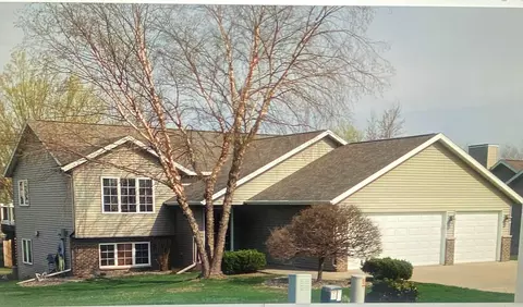 105 Sandstone Dr NW, Eyota, MN 55934