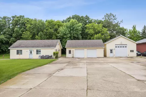 6801 1st St N, Moorhead, MN 56560
