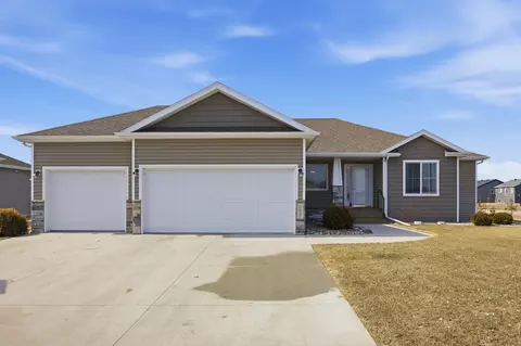 7045 14th St S, Fargo, ND 58104