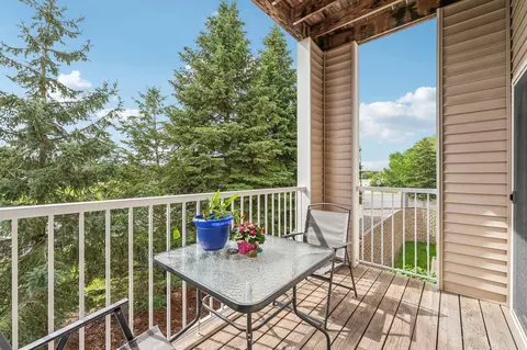 12761 Collegeview Dr #201, Eden Prairie, MN 55347