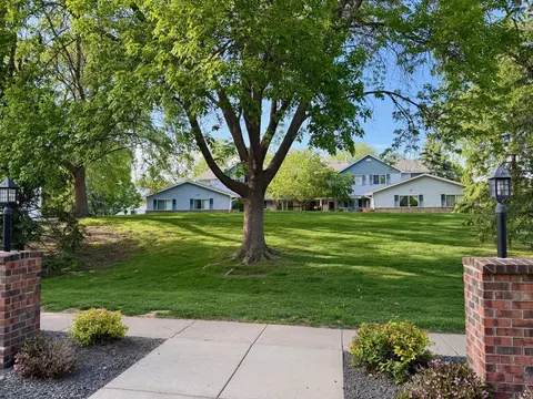 7646 13th St N, Oakdale, MN 55128