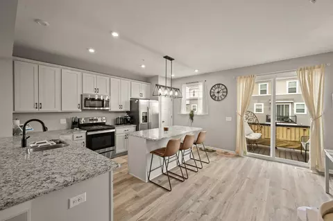 799 Roselyn Dr, Victoria, MN 55386