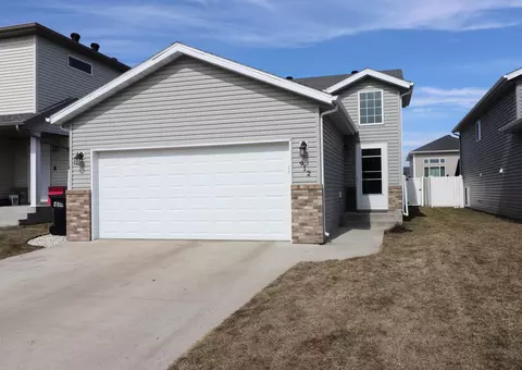 912 30th Ave W, West Fargo, ND 58078