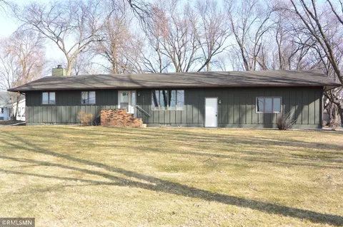 1235 1st St E, Glencoe, MN 55336