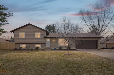2639 Fairlawn Dr, Stillwater, MN 55082
