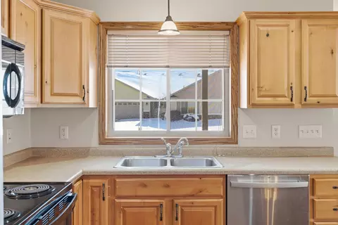 Kitchen - 116 Nicklaus Path, Mankato, MN 56001 photo 3 of 6