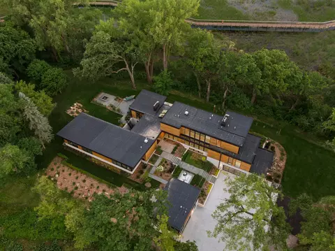 2634 Crosby Rd, Wayzata, MN 55391
