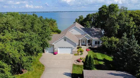 521 E Summit St, Battle Lake, MN 56515