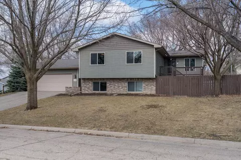 140 Peggy Ln, Eagle Lake, MN 56024