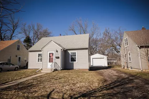 406 W 11th St, Morris, MN 56267