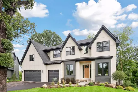 5571 Rolling Hills Pkwy, Chaska, MN 55318
