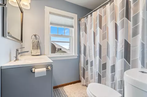Bath - 627 N 20th Ave E, Duluth, MN 55812 photo 1 of 2