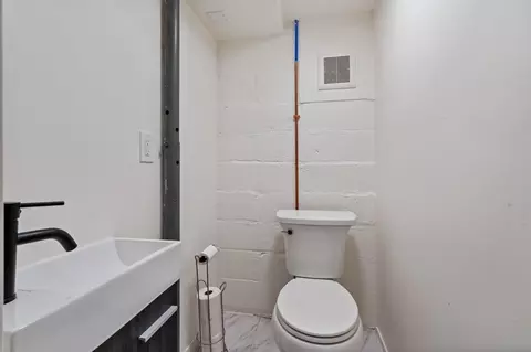 Bath - 627 N 20th Ave E, Duluth, MN 55812 photo 2 of 2