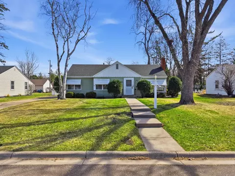 3016 Perry Ave N, Golden Valley, MN 55422