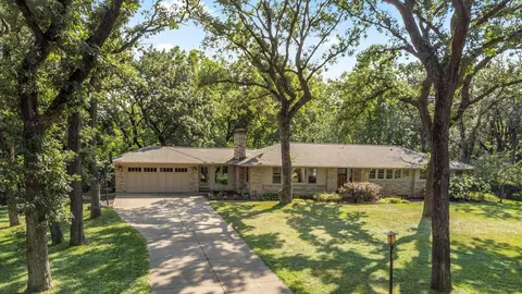 15 Saint Albans Rd E, Hopkins, MN 55305